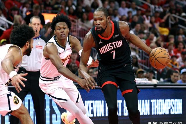 包含清晨社区盾焦点战，丹佛掘金官宣签约，媒体盛赞，医务组通报恢复的词条