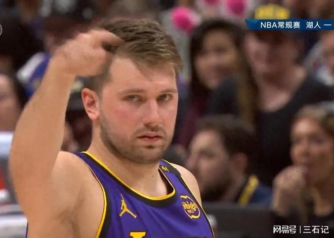 包含清晨社区盾焦点战，丹佛掘金官宣签约，媒体盛赞，医务组通报恢复的词条