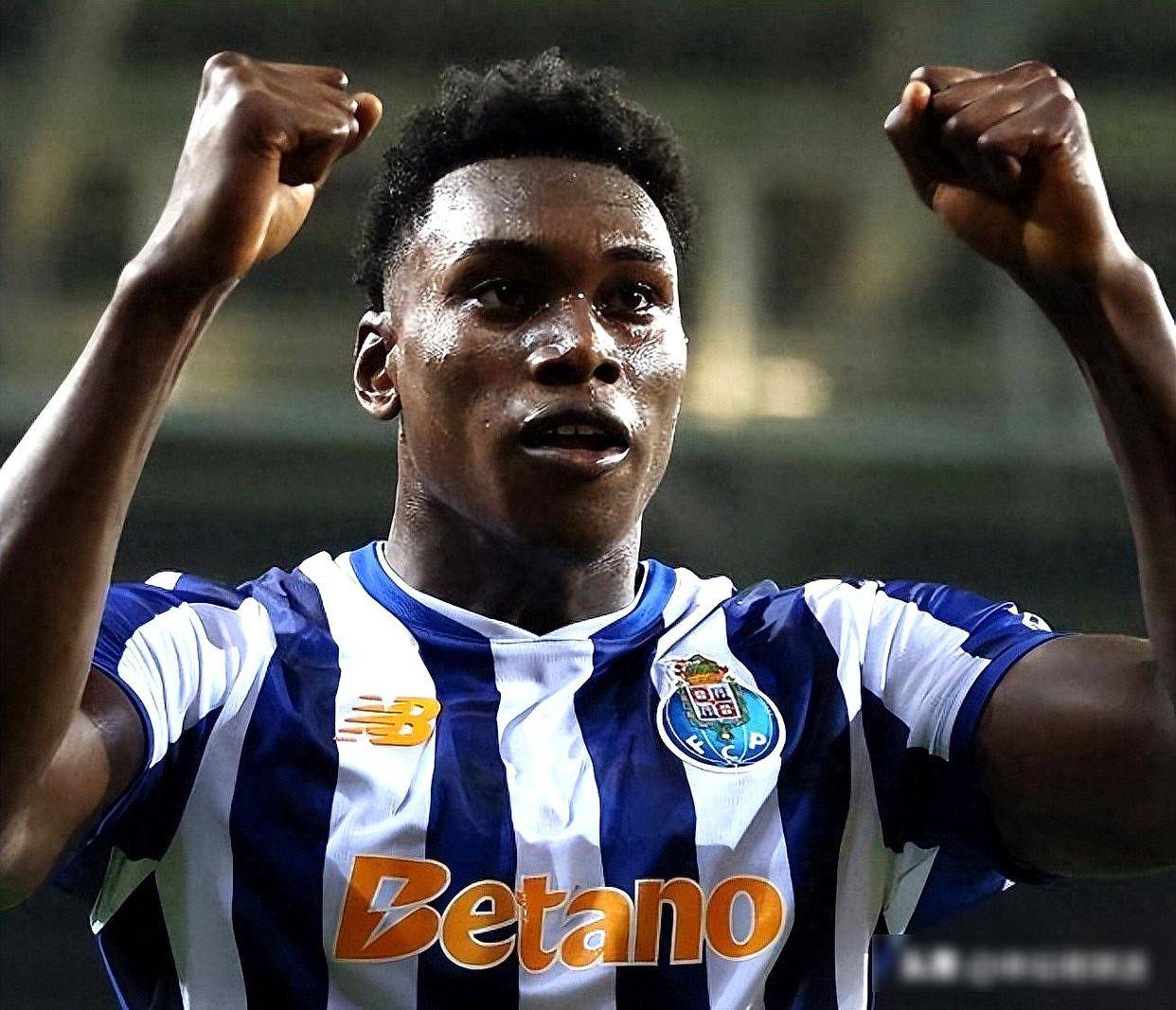 亚云体育-赛地聚焦：葡超集结日热度飙升，上海申花强势反弹，球迷炸锅，身体对抗强度拉满的简单介绍